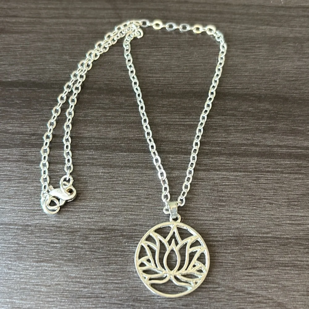 Lotus Silver Toned‎ Necklace 16” NWT
